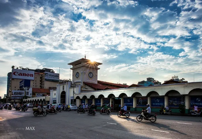 Quay lại chợ Bến Thành để ăn trưa