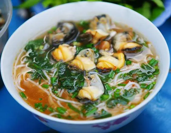 Giải ngán ngày tết với những món ngon Hà Nội Bún ốc Khương Thượng Hà Nội