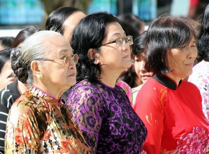 Hàng nghìn người viếng Chủ tịch Hồ Chí Minh trên quảng trường đi bộ Hàng nghìn người viếng Chủ tịch Hồ Chí Minh trên quảng trường đi bộ