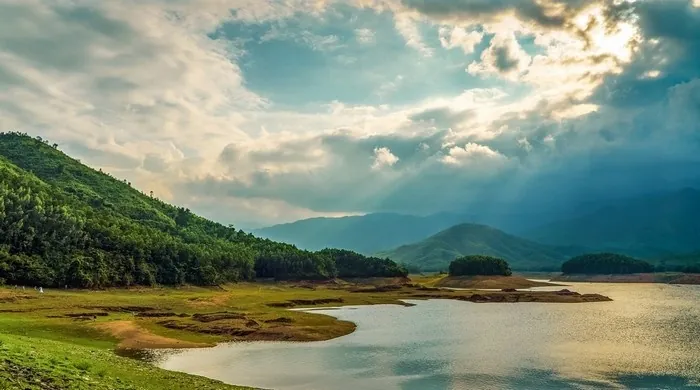 Hồ Nước Đẹp Tựa Cao Nguyên Tây Tạng Ở Đà Nẵng Hồ Nước Đẹp Tựa Cao Nguyên Tây Tạng Ở Đà Nẵng