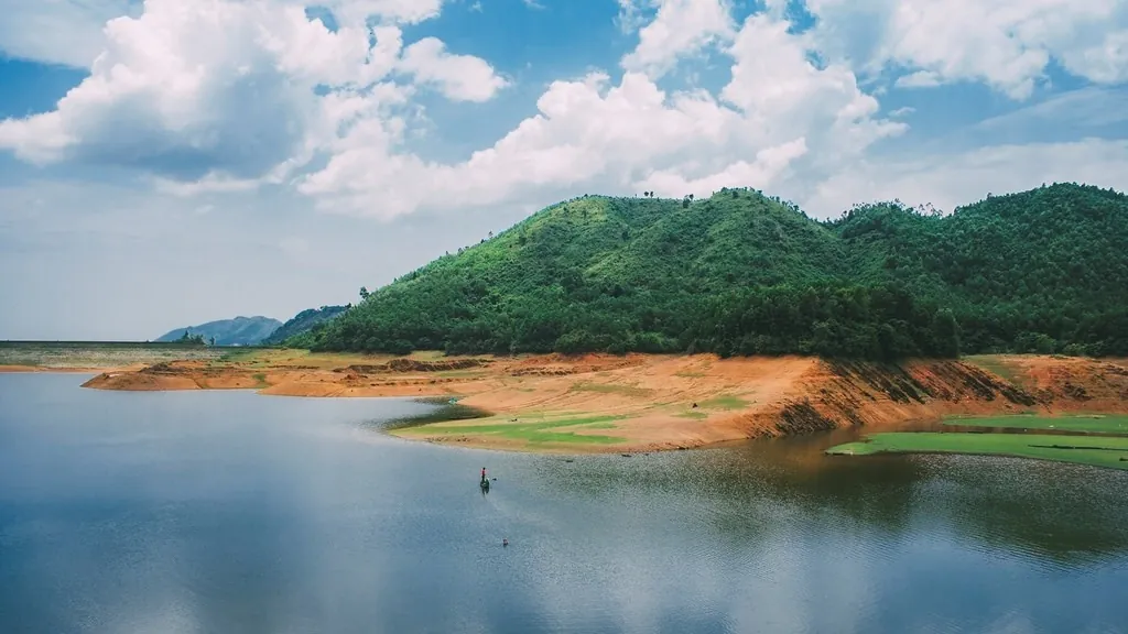 Hồ Nước Đẹp Tựa Cao Nguyên Tây Tạng Ở Đà Nẵng Hồ Nước Đẹp Tựa Cao Nguyên Tây Tạng Ở Đà Nẵng