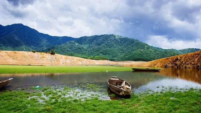 Hồ Nước Đẹp Tựa Cao Nguyên Tây Tạng Ở Đà Nẵng Hồ Nước Đẹp Tựa Cao Nguyên Tây Tạng Ở Đà Nẵng