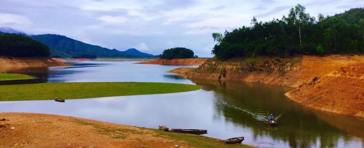 Hồ Nước Đẹp Tựa Cao Nguyên Tây Tạng Ở Đà Nẵng Hồ Nước Đẹp Tựa Cao Nguyên Tây Tạng Ở Đà Nẵng