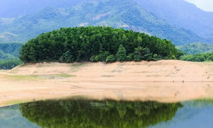 Hồ Nước Đẹp Tựa Cao Nguyên Tây Tạng Ở Đà Nẵng Hồ Nước Đẹp Tựa Cao Nguyên Tây Tạng Ở Đà Nẵng