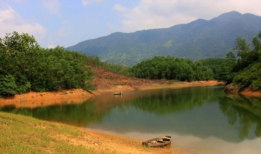 Hồ Nước Đẹp Tựa Cao Nguyên Tây Tạng Ở Đà Nẵng Hồ Nước Đẹp Tựa Cao Nguyên Tây Tạng Ở Đà Nẵng