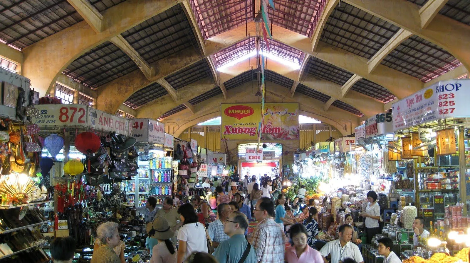 Khám phá chợ đêm Bến Thành