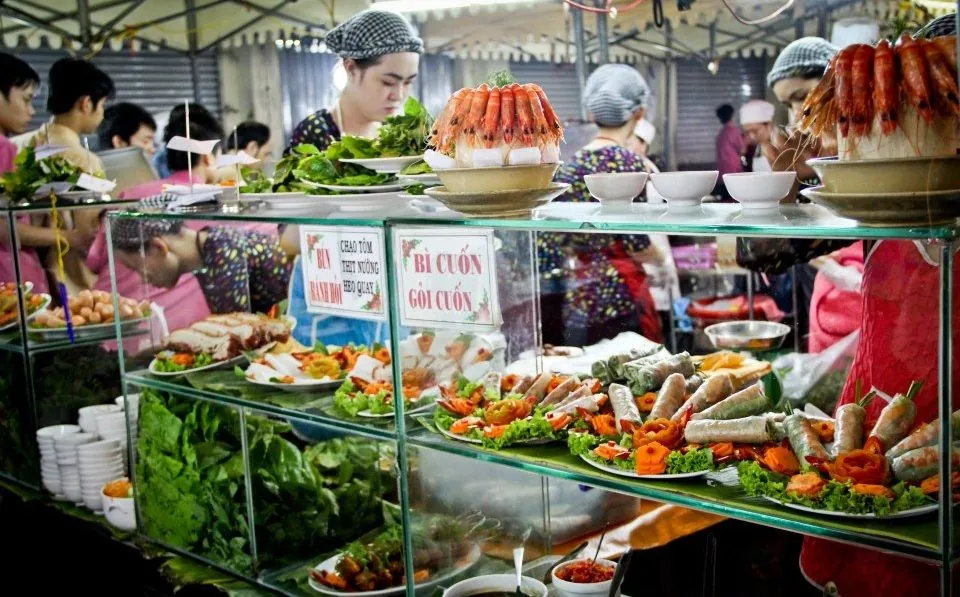 Khám phá chợ đêm Bến Thành