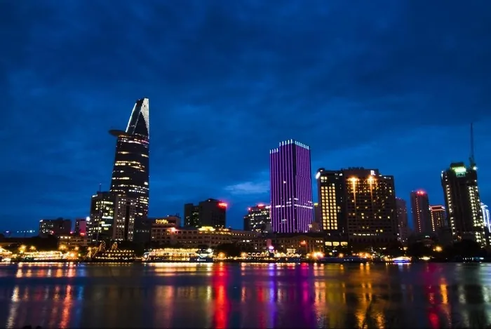 Lung linh cao ốc về đêm