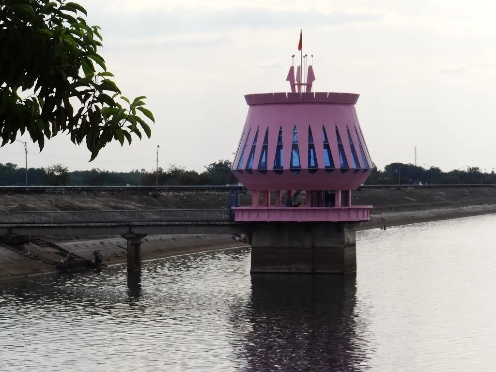 Tháp ngắm Hồ Dầu Tiếng
