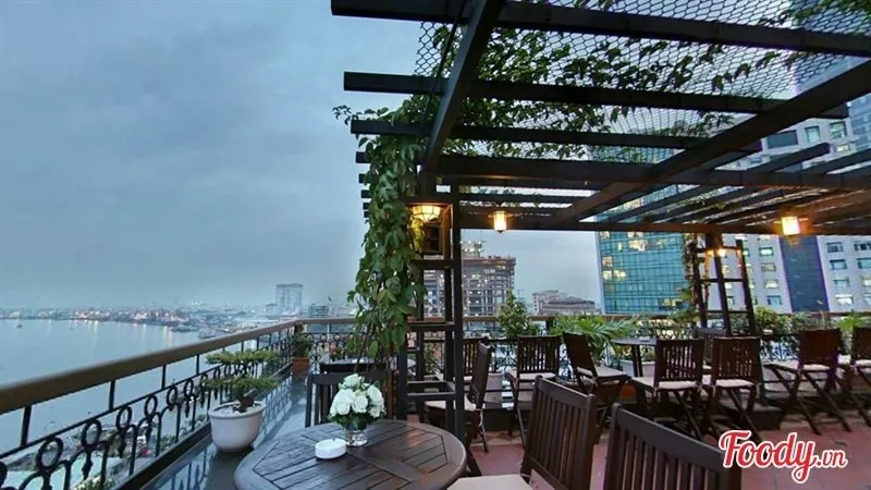 Những địa điểm ngắm pháo hoa dịp 2/9 tại TP HCM M. Bar - Khách sạn Majestic
