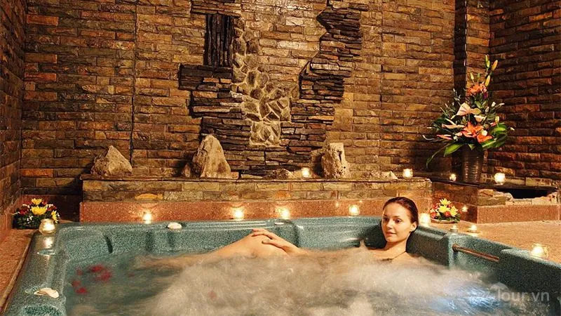 Những khách sạn tồn tại 1 thế kỷ ở Sài Gòn Khách sạn Majestic