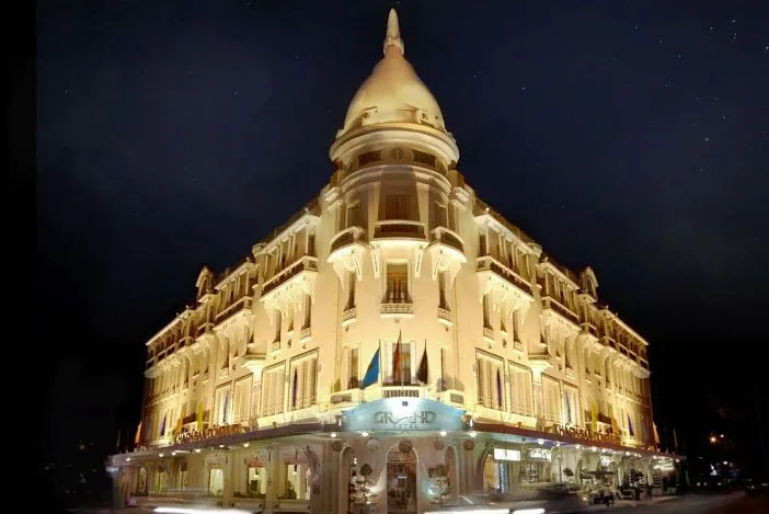 Khách sạn Grand