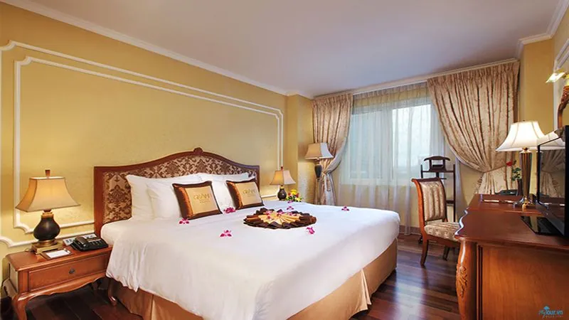Khách sạn Grand