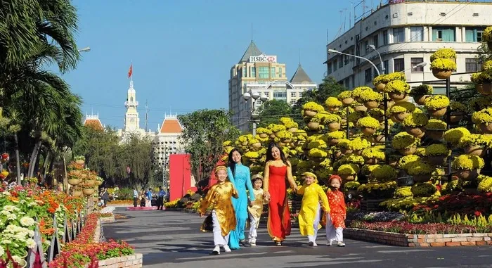 Những khoảng lặng bên sự nhộn nhịp ấm cúng của Tết Sài Gòn