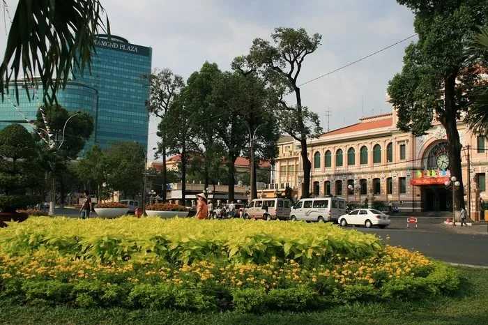 Những khoảng lặng bên sự nhộn nhịp ấm cúng của Tết Sài Gòn