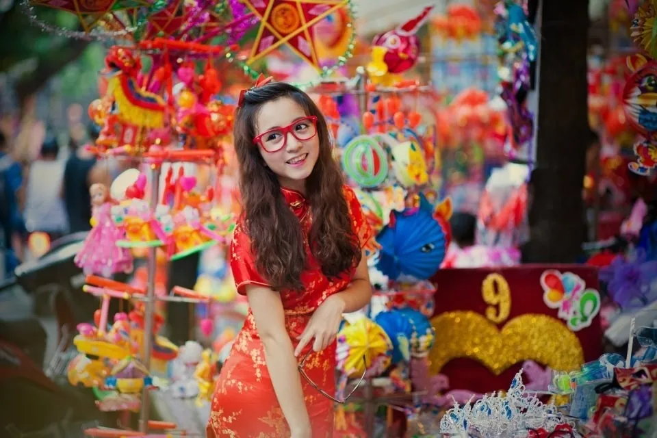 Phố lồng đèn Sài Gòn-Những bạn trẻ hào hứng chụp ảnh tại phố lồng đèn