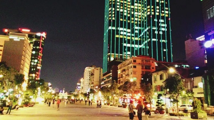 Nô nức phố đi bộ đầu tiên tại Sài Gòn
