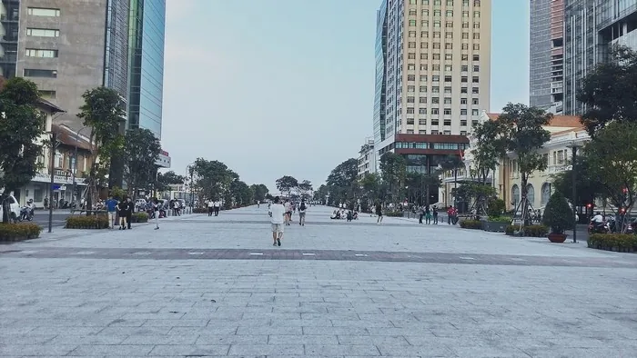 Nô nức phố đi bộ đầu tiên tại Sài Gòn