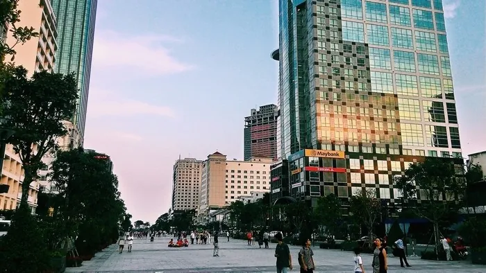 Nô nức phố đi bộ đầu tiên tại Sài Gòn