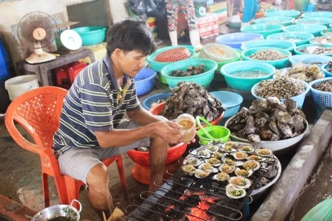 Ốc đảo xanh Cần Giờ có gì chơi ? Thưởng thức hải sản ăn liền ngay tại chợ Hàng Dương