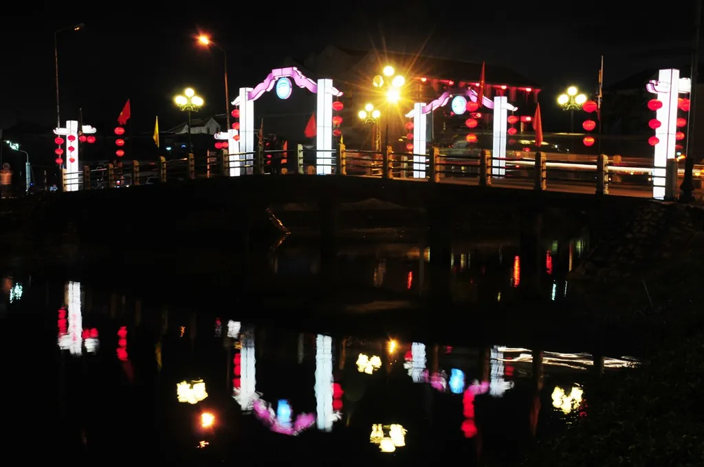 Phố cổ Hội An bừng sáng chờ đón năm mới Phố cổ Hội An bừng sáng chờ đón năm mới