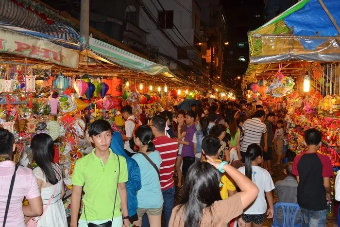 Quận 5 có gì chơi hấp dẫn giới trẻ Sài Thành ? Phố lồng đèn Lương Nhữ Học hút khách mỗi đợt trung thu