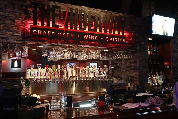 Sài Gòn Quận 1 có gì chơi trong những ngày này ? Hoặc vào một quán bar-pub tại Sài Gòn, vừa thưởng thức các loại bia, vừa nghe nhạc xập xình