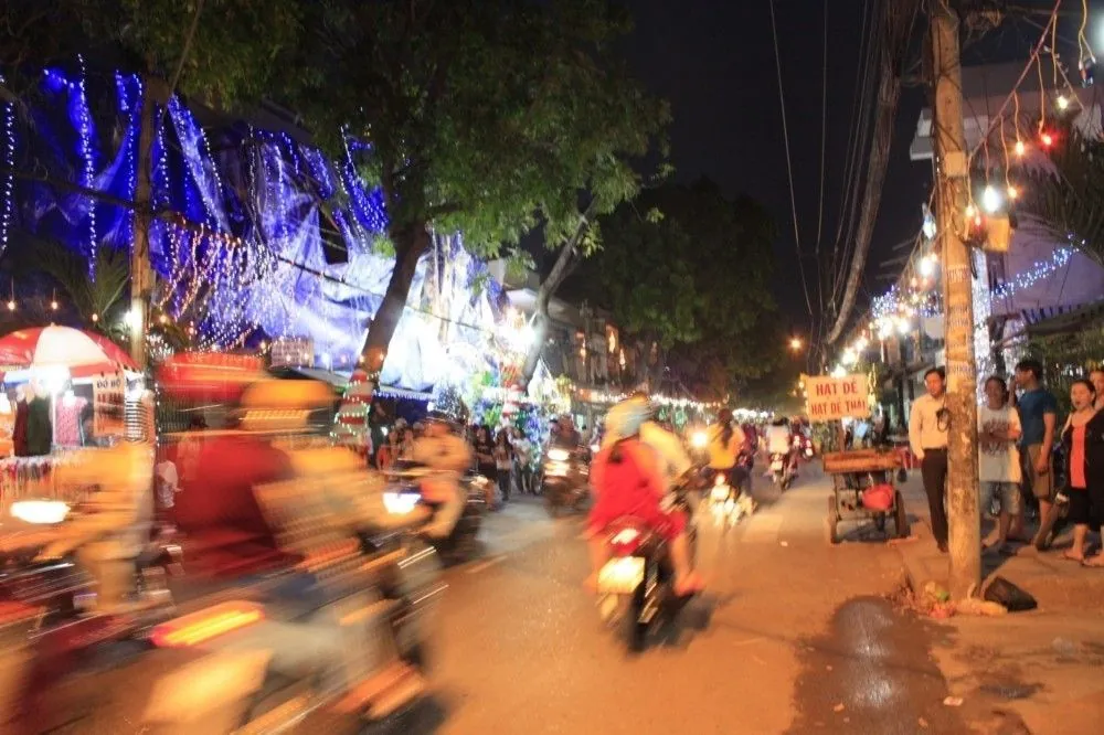 Sài Gòn trang hoàng rực rỡ đón Giáng sinh Sài Gòn trang hoàng rực rỡ đón Giáng sinh