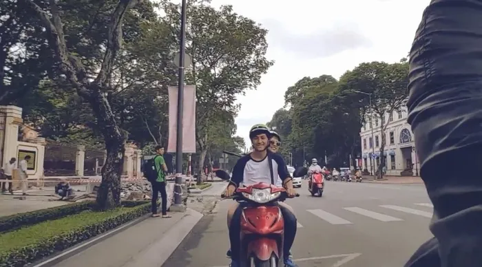 Rong ruổi trên con đường Lê Duẫn