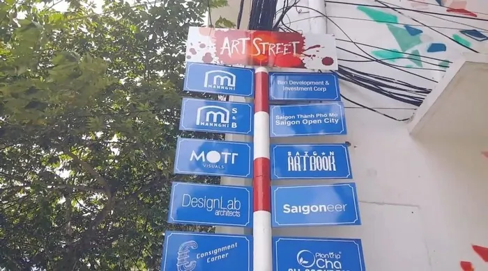 Những bảng hiệu độc đáo của Art Street