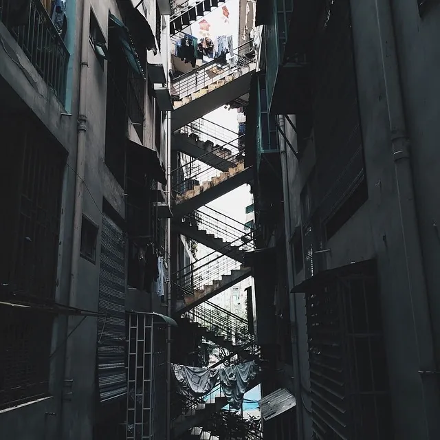 Sài Gòn xưa qua những tấm ảnh chung cư cũ trên Instagram Sài Gòn-Lối thang bộ zic-zag quen thuộc ở hầu hết các chung cư cổ ngày trước