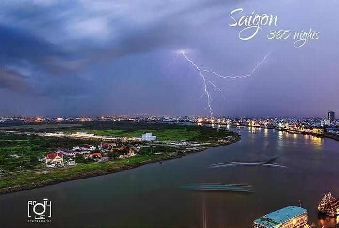 Tản mạn những cơn mưa ngô nghê của Sài Gòn