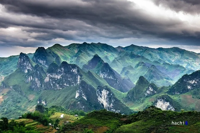Thiên Đường Xám Trên Cao Nguyên Đá Đồng Văn Thiên Đường Xám Trên Cao Nguyên Đá Đồng Văn