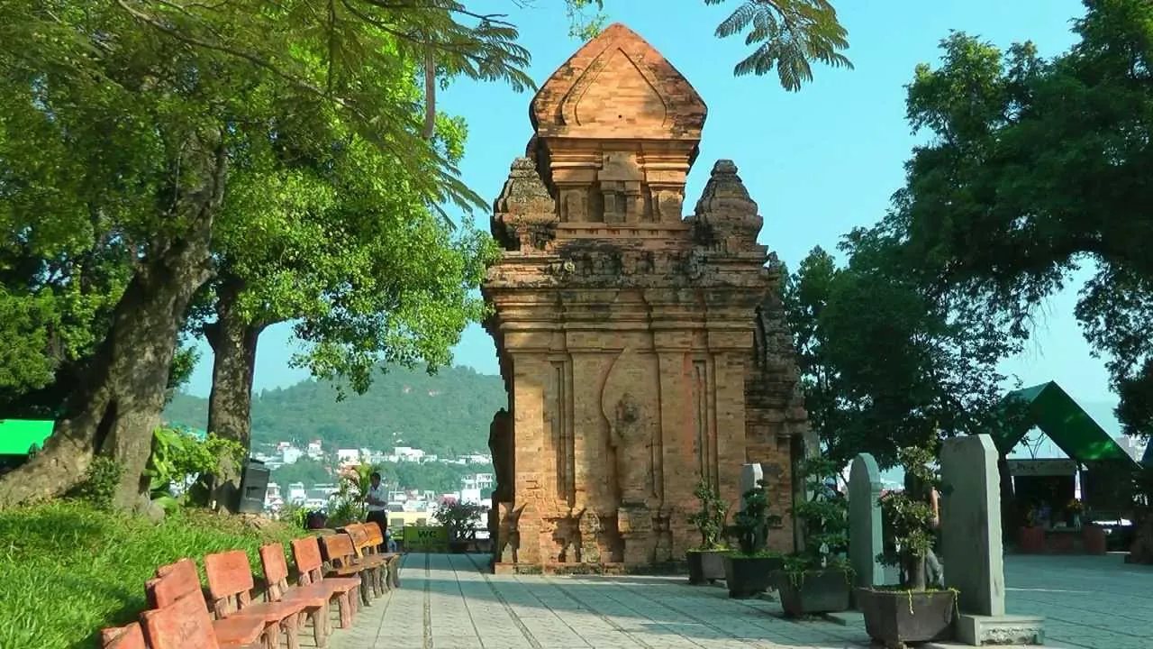 Thời điểm du lịch Nha Trang đẹp nhất? Khu di tích Tháp Bà Ponagar Nha Trang