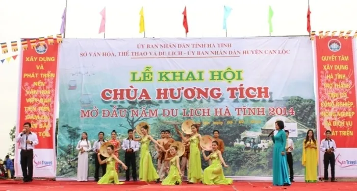 Trẩy hội khai xuân ở chùa Hương Tích - Hà Tĩnh Trẩy hội khai xuân ở chùa Hương Tích Hà Tĩnh