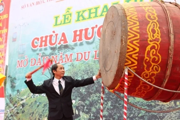 Trẩy hội khai xuân ở chùa Hương Tích - Hà Tĩnh Trẩy hội khai xuân ở chùa Hương Tích Hà Tĩnh