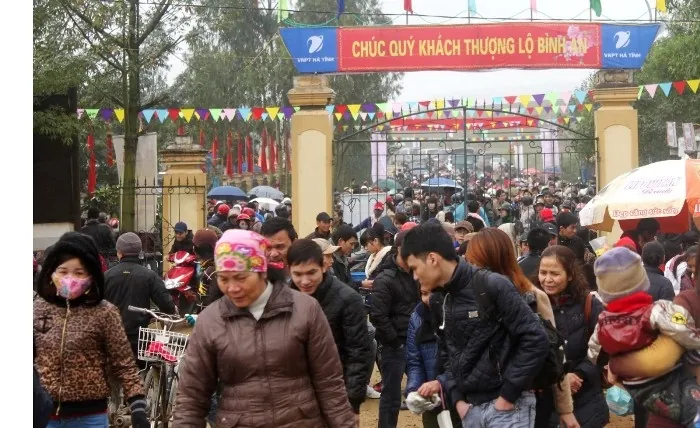 Trẩy hội khai xuân ở chùa Hương Tích - Hà Tĩnh Trẩy hội khai xuân ở chùa Hương Tích Hà Tĩnh