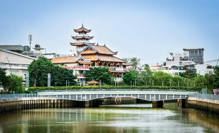 Âm thầm tĩnh lặng vào ban ngày