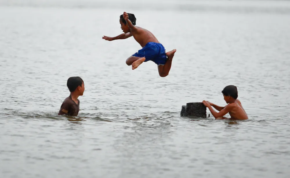 Vẻ đẹp lãng du trên lòng hồ Ea Kao Vẻ đẹp lãng du trên lòng hồ Ea Kao