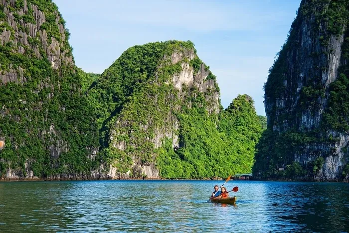Viên Ngọc Quý Hạ Long Có Gì Khiến Bao Người Say Đắm
