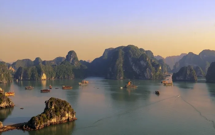 Viên Ngọc Quý Hạ Long Có Gì Khiến Bao Người Say Đắm