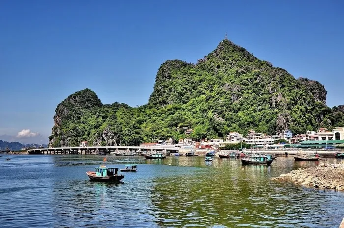 Viên Ngọc Quý Hạ Long Có Gì Khiến Bao Người Say Đắm