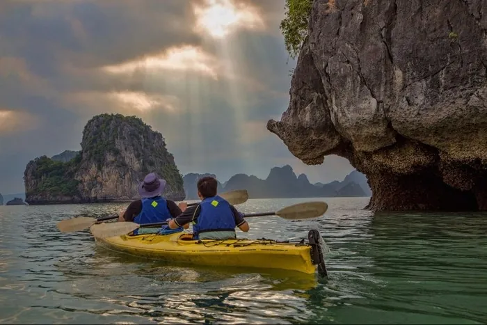 Viên Ngọc Quý Hạ Long Có Gì Khiến Bao Người Say Đắm