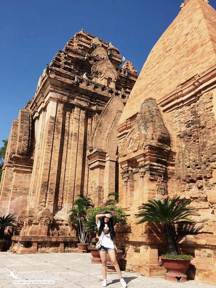 Review vẻ đẹp thiên đường biển đảo Bình Hưng của 2 cô gái trẻ Review thiên đường biển đảo Bình Hưng của cô gái trẻ