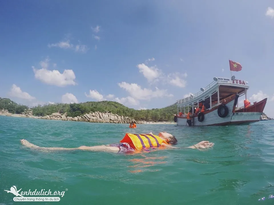 Review vẻ đẹp thiên đường biển đảo Bình Hưng của 2 cô gái trẻ Review thiên đường biển đảo Bình Hưng của cô gái trẻ