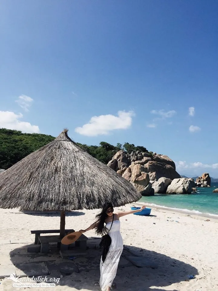 Review vẻ đẹp thiên đường biển đảo Bình Hưng của 2 cô gái trẻ Review thiên đường biển đảo Bình Hưng của cô gái trẻ