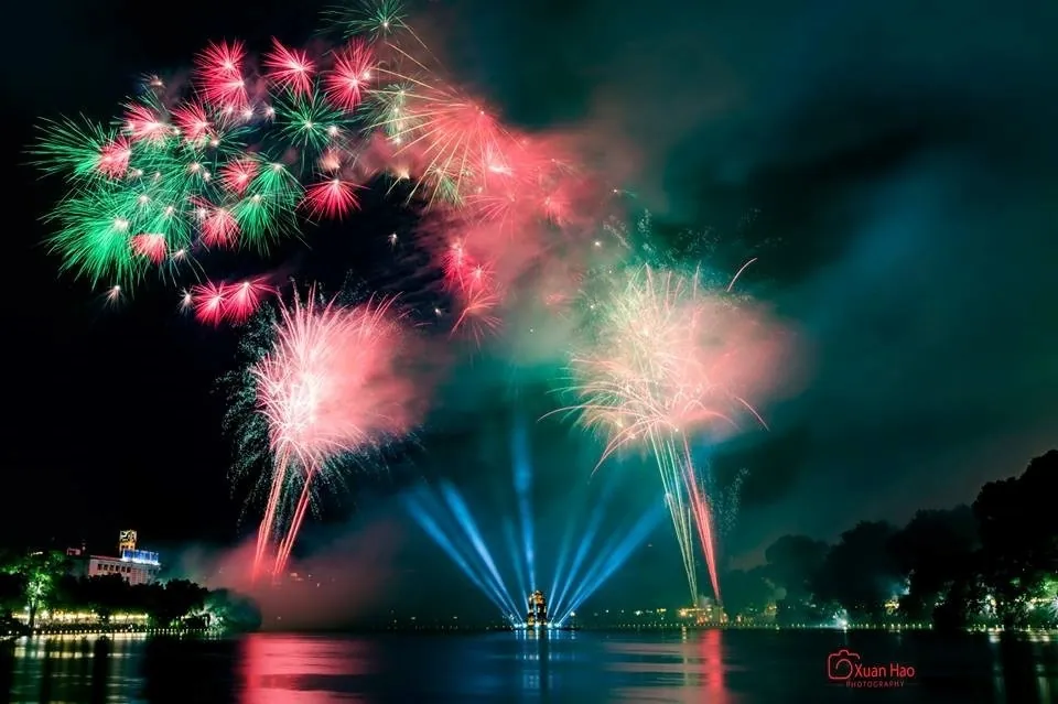 Pháo hoa tết 2016 Bính Thân tại Hà Nội