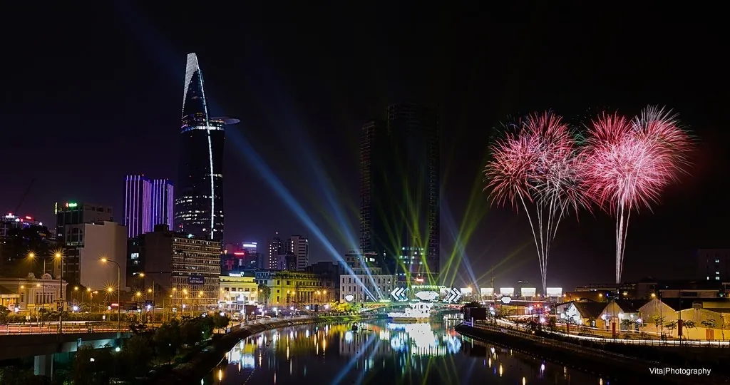 Pháo hoa tết 2016 Bính Thân tại Sài Gòn