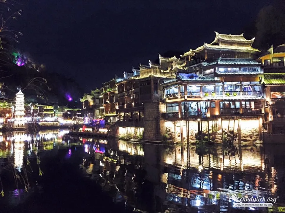Khám phá tuyệt cảnh Phượng Hoàng Cổ Trấn - Trương Gia Giới chỉ hơn 9 triệu đồng Kỳ 1 Phượng Hoàng Cổ Trấn Trương Gia Giới