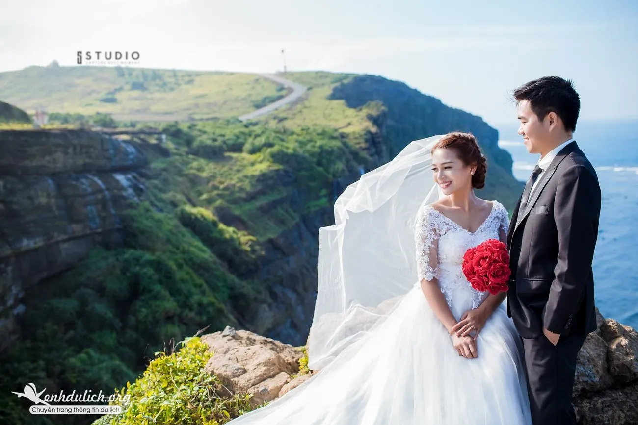 Ấn tượng bộ ảnh cưới những ngày xuân trên đảo Lý Sơn Ấn tượng bộ ảnh cưới những ngày xuân trên đảo Lý Sơn anh cuoi ly son 12